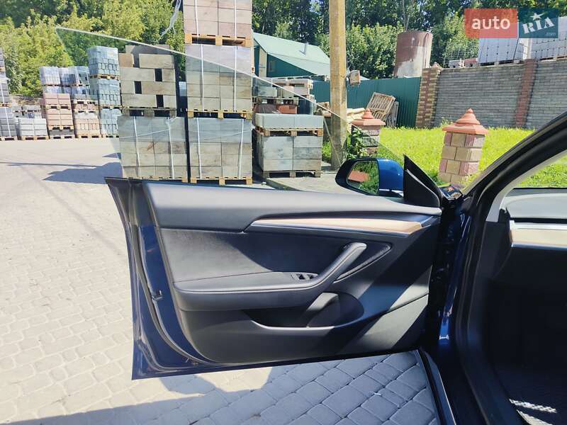Седан Tesla Model 3 2022 в Рівному