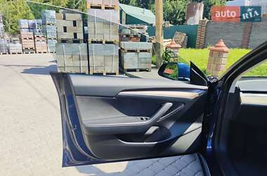 Седан Tesla Model 3 2022 в 