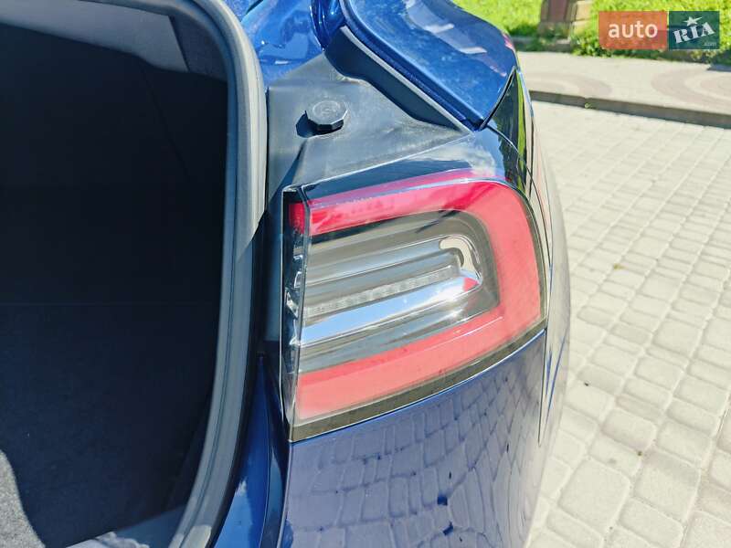 Седан Tesla Model 3 2022 в Рівному