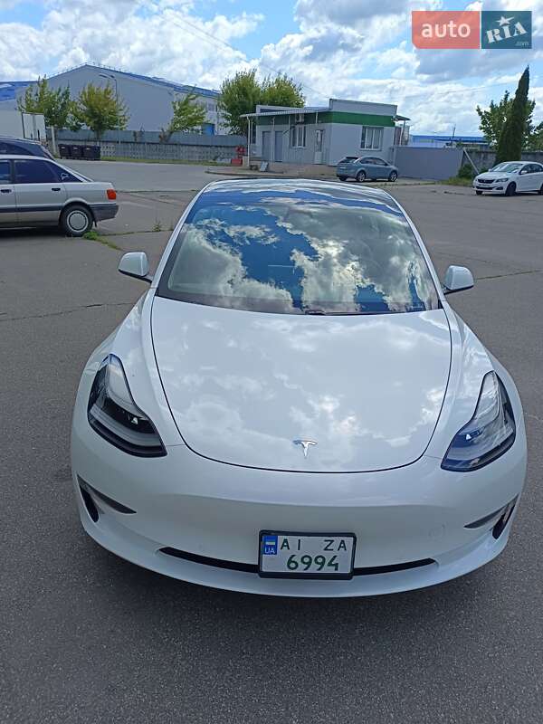 Седан Tesla Model 3 2021 в Броварах