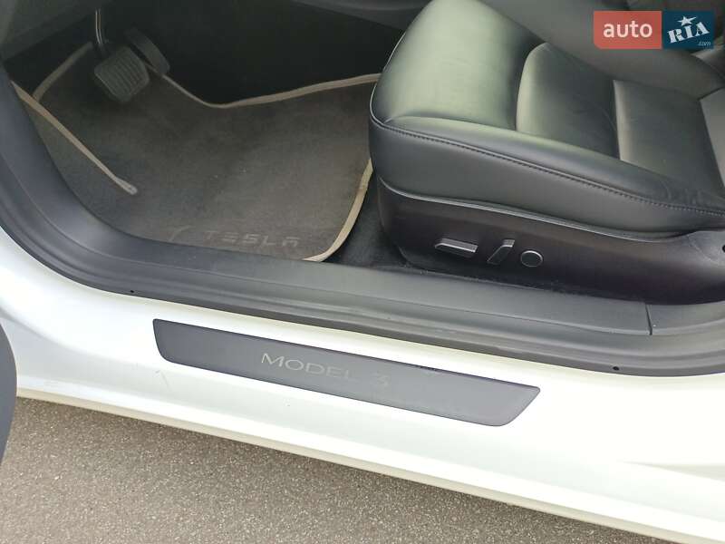 Седан Tesla Model 3 2021 в Броварах