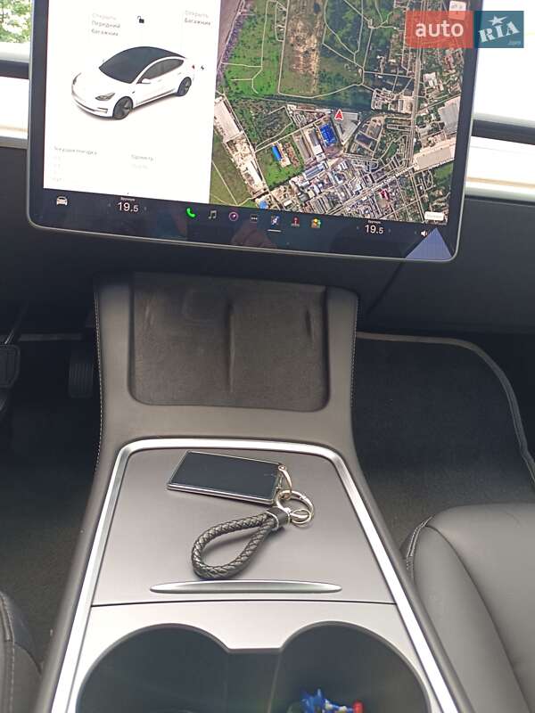Седан Tesla Model 3 2021 в Броварах