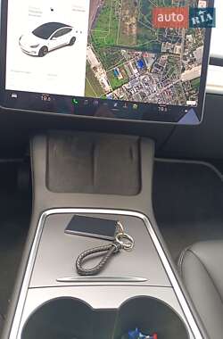 Седан Tesla Model 3 2021 в 