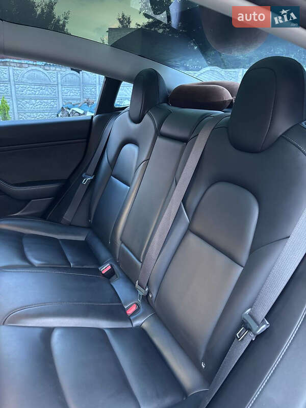 Седан Tesla Model 3 2018 в Кам'янському