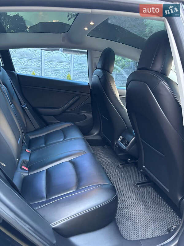 Седан Tesla Model 3 2018 в Кам'янському