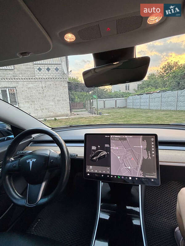 Седан Tesla Model 3 2018 в Кам'янському
