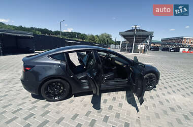 Седан Tesla Model 3 2023 в 
