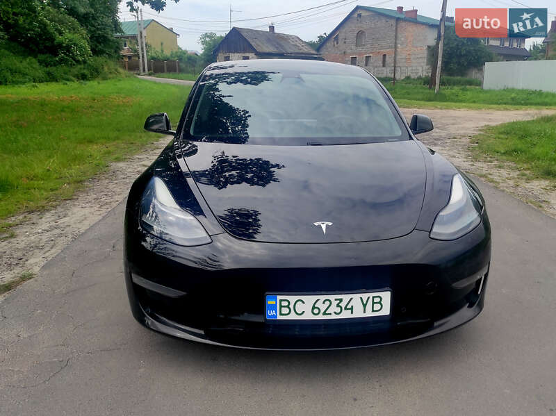 Седан Tesla Model 3 2021 в Львове