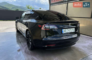 Седан Tesla Model 3 2022 в 
