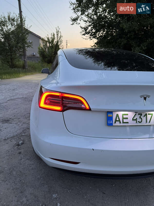 Седан Tesla Model 3 2022 в Каменском