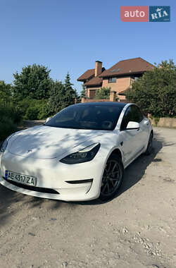 Седан Tesla Model 3 2022 в 