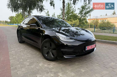 Седан Tesla Model 3 2020 в 