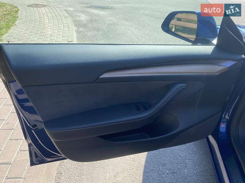 Седан Tesla Model 3 2023 в Києві