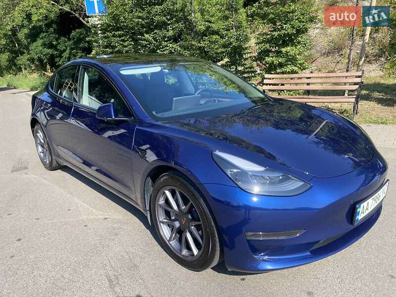 Седан Tesla Model 3 2023 в Києві