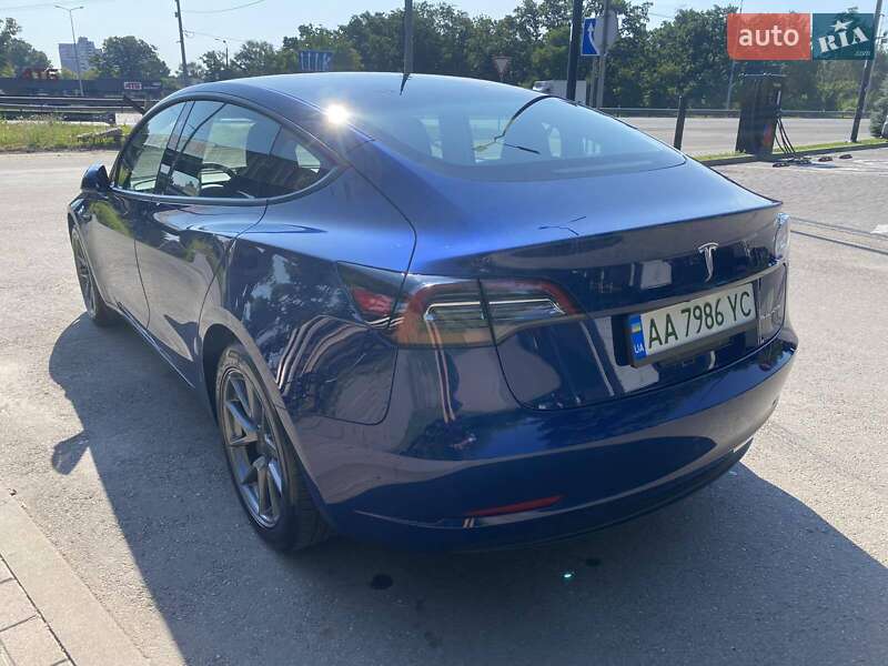 Седан Tesla Model 3 2023 в Києві