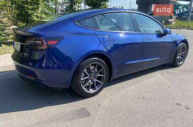 Седан Tesla Model 3 2023 в 