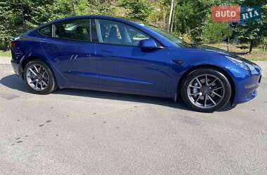 Седан Tesla Model 3 2023 в 