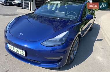 Седан Tesla Model 3 2023 в 