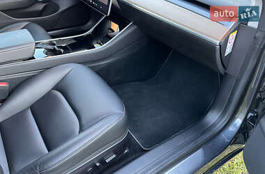 Седан Tesla Model 3 2019 в 