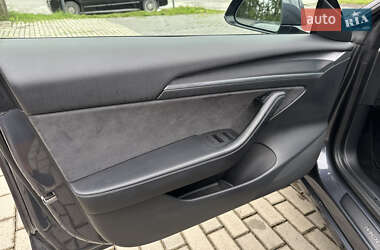 Седан Tesla Model 3 2021 в 