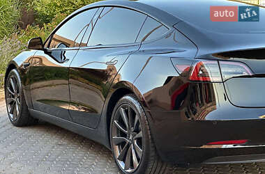 Седан Tesla Model 3 2020 в 