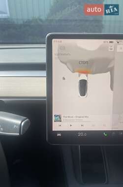 Седан Tesla Model 3 2022 в 
