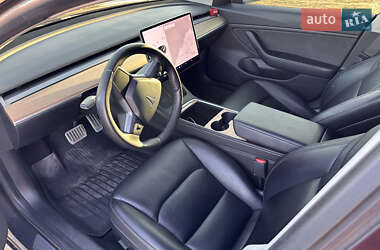 Седан Tesla Model 3 2020 в 