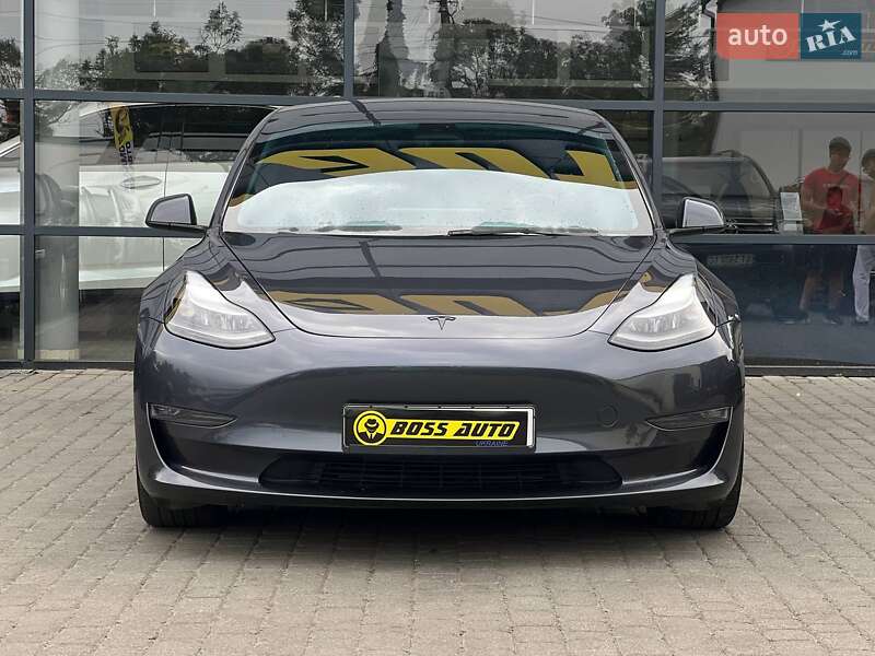 Седан Tesla Model 3 2023 в Івано-Франківську