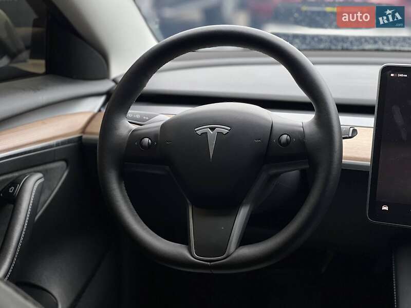 Седан Tesla Model 3 2023 в Івано-Франківську