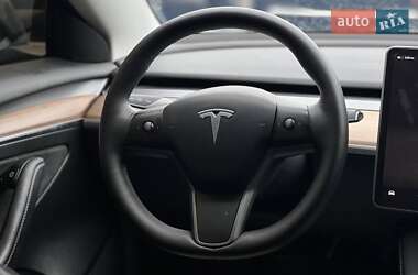 Седан Tesla Model 3 2023 в 