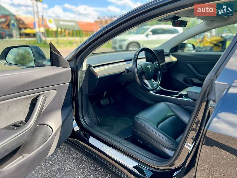 Седан Tesla Model 3 2019 в Києві