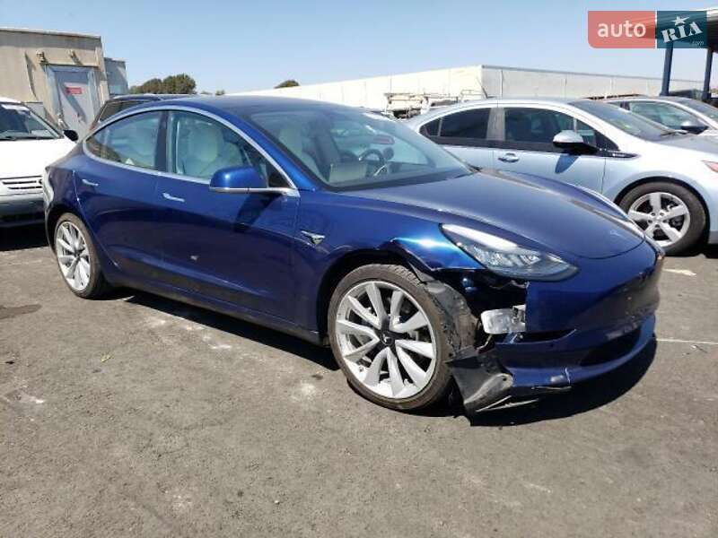 Седан Tesla Model 3 2018 в Киеве
