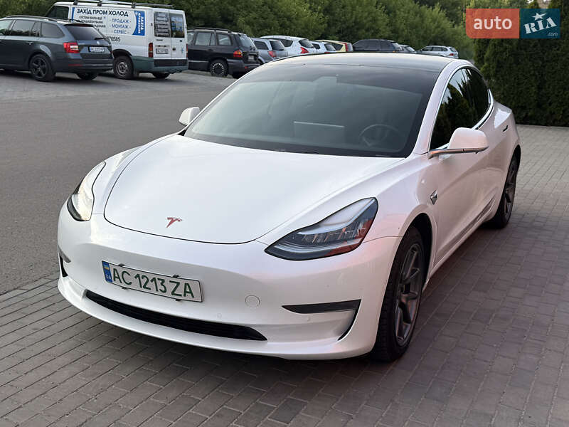 Седан Tesla Model 3 2020 в Луцке