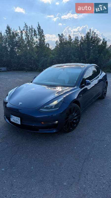 Седан Tesla Model 3 2022 в Миргороде