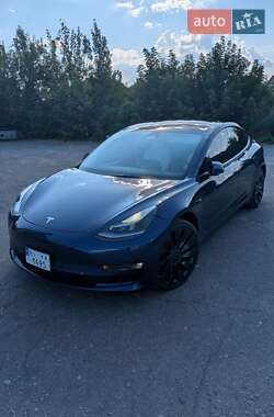 Седан Tesla Model 3 2022 в 
