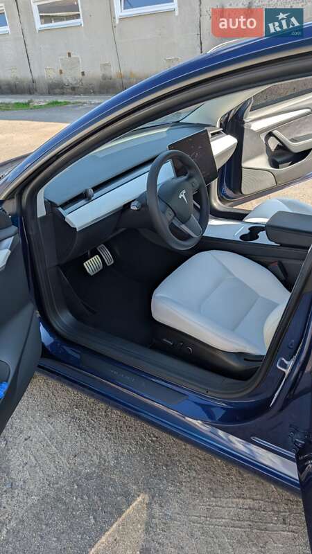Седан Tesla Model 3 2022 в Миргороде