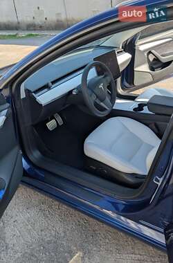 Седан Tesla Model 3 2022 в 