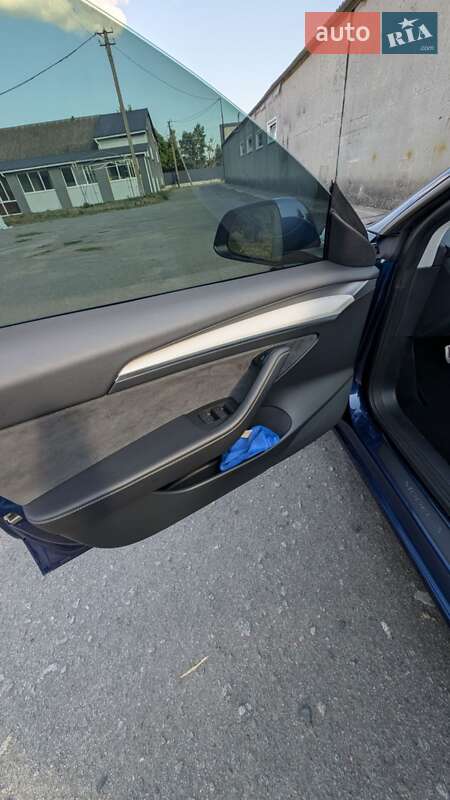 Седан Tesla Model 3 2022 в Миргороде