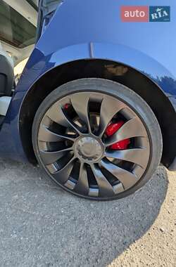 Седан Tesla Model 3 2022 в 
