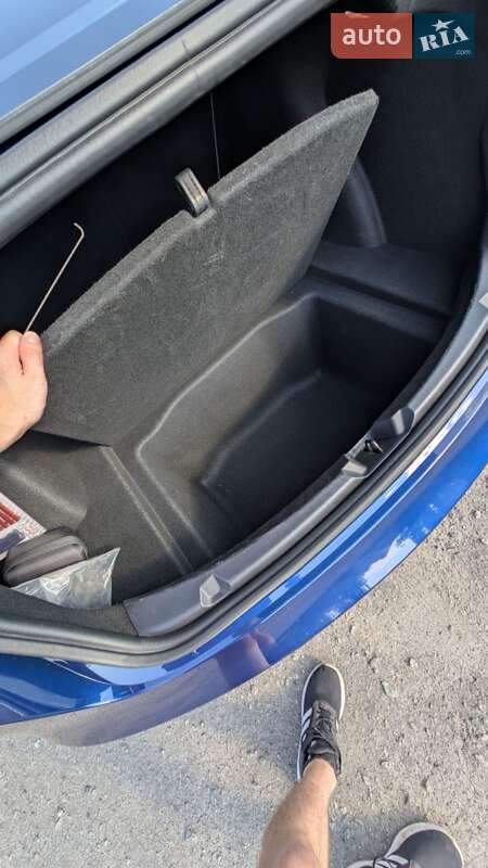 Седан Tesla Model 3 2022 в Миргороде