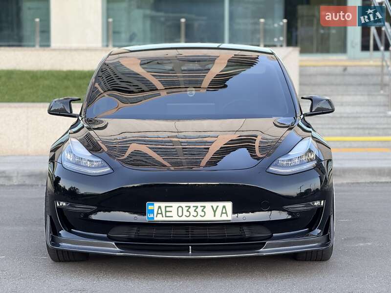 Седан Tesla Model 3 2019 в Дніпрі