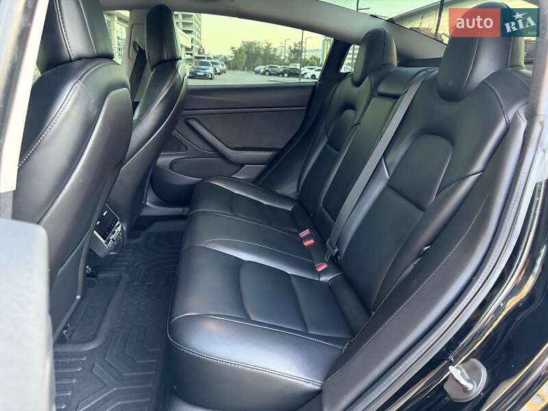 Седан Tesla Model 3 2019 в Дніпрі