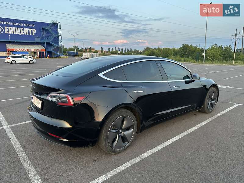 Седан Tesla Model 3 2019 в Рівному