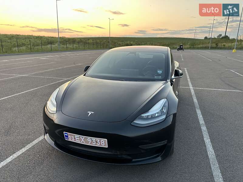 Седан Tesla Model 3 2019 в Рівному