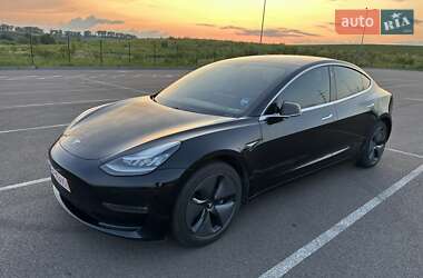 Седан Tesla Model 3 2019 в Ровно