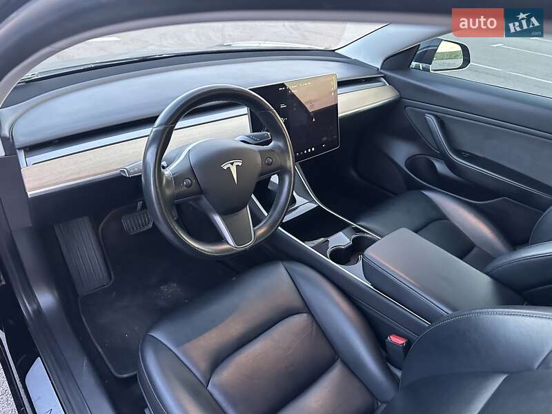 Седан Tesla Model 3 2019 в Рівному