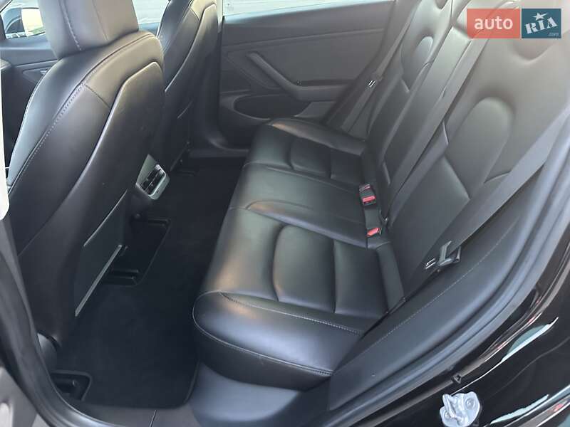 Седан Tesla Model 3 2019 в Рівному