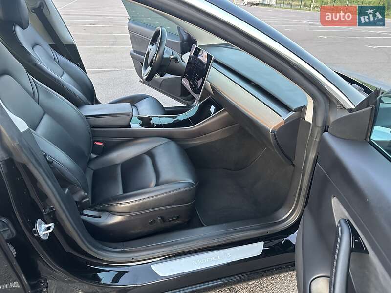 Седан Tesla Model 3 2019 в Рівному