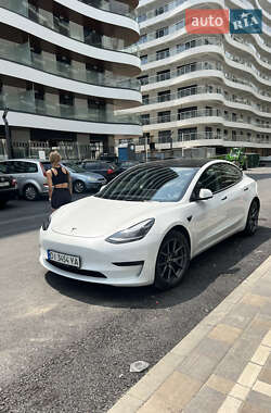 Седан Tesla Model 3 2022 в 