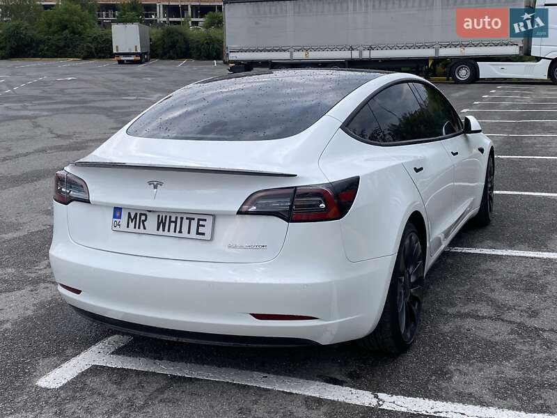 Седан Tesla Model 3 2022 в Ужгороді